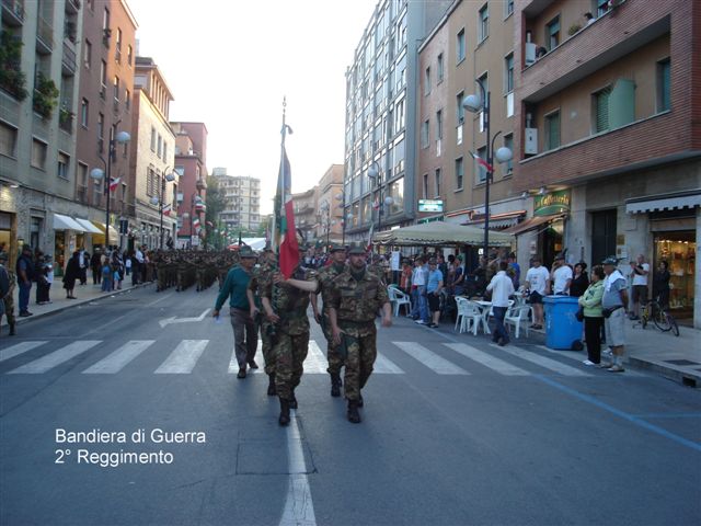 Sfilata della bandiera del 2° reggimento